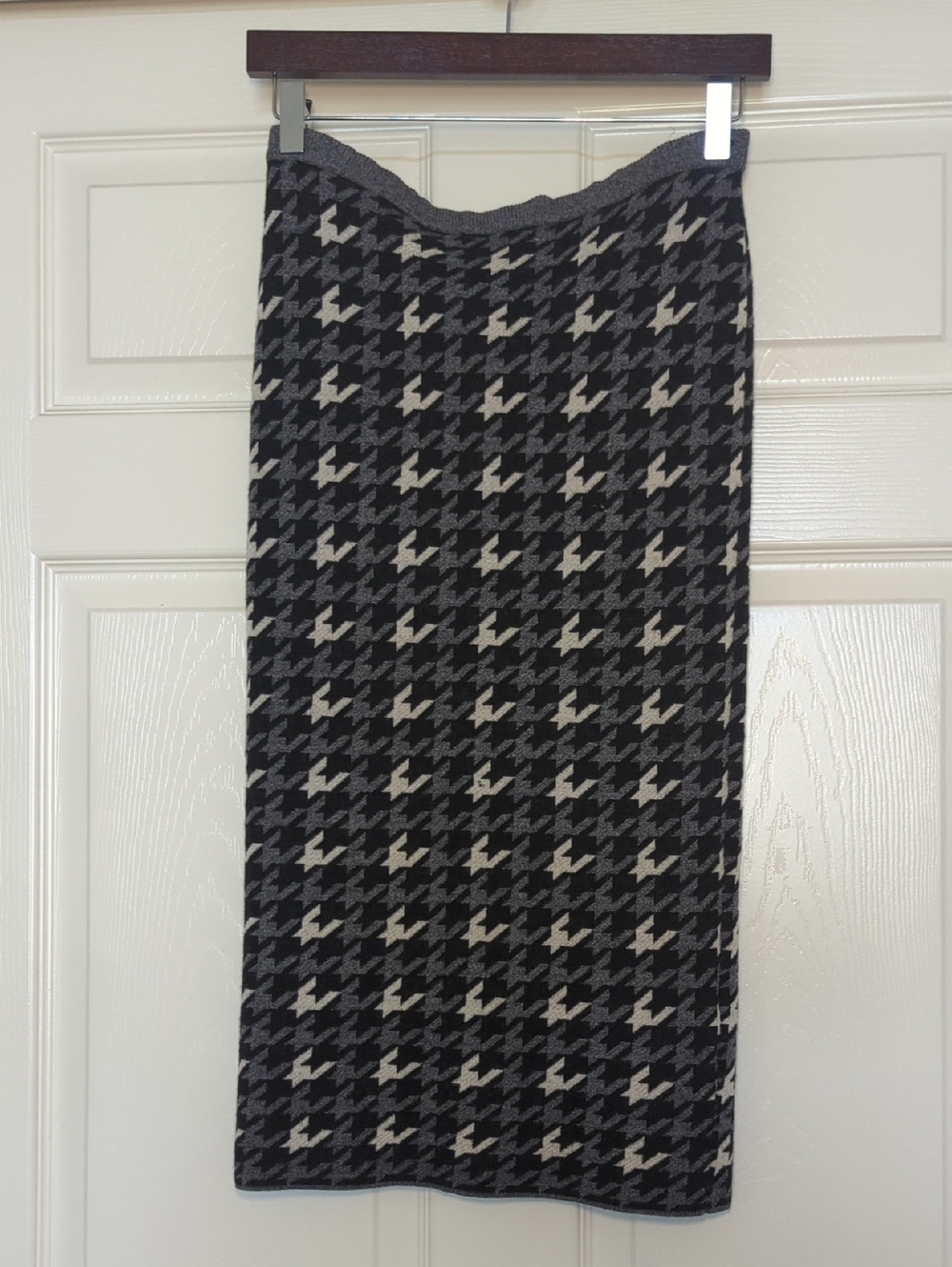 Alice & Olivia Delphie Wool Knit Houndstooth Pencil Skirt - Picture 5 of 12
